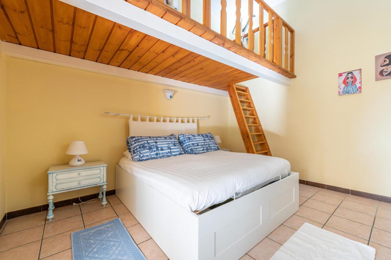 Villa Sureu Solanas  Exterior photo