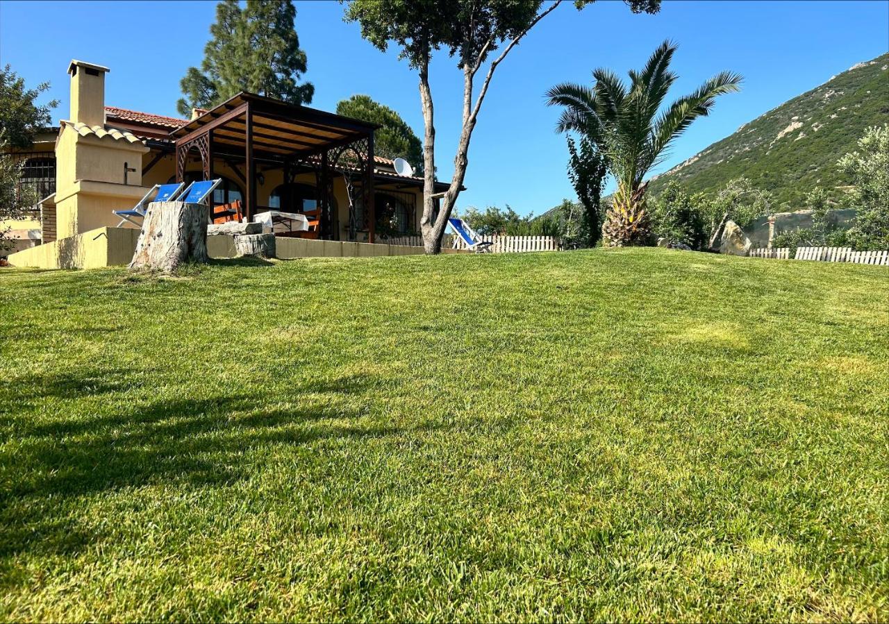 Villa Sureu Solanas  Exterior photo